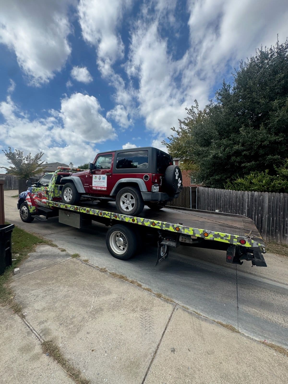 Reliable Jeep Towing with Flat Bed Service image