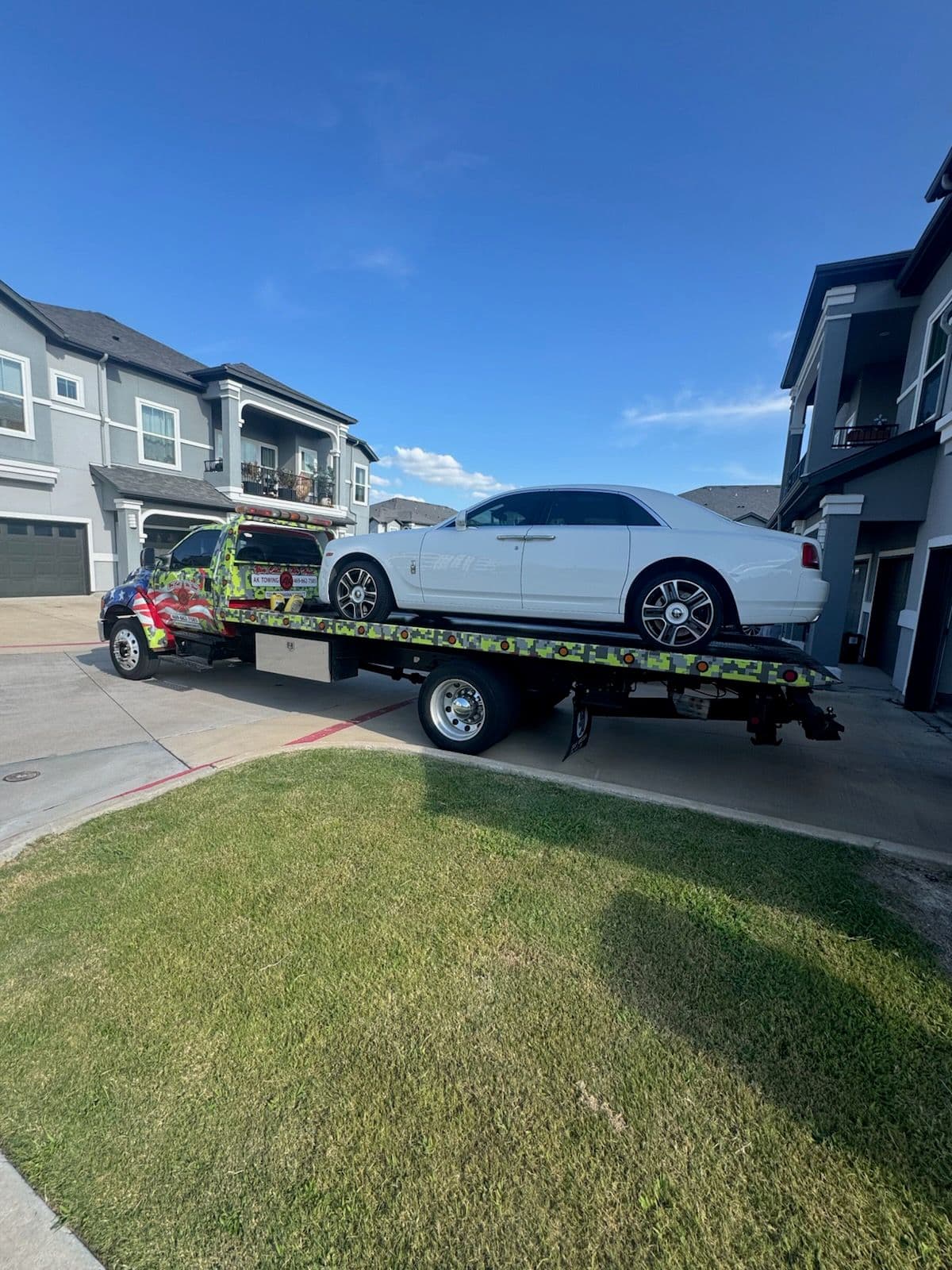 Expert Luxury Car Towing Services in Texas image